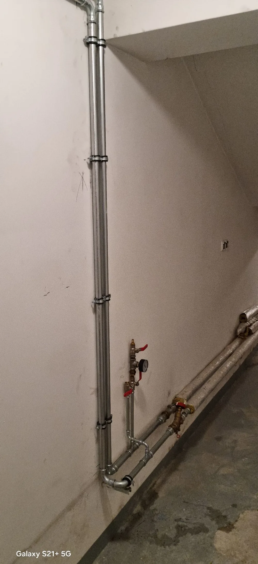 Instalacja gazowa z zaworami
